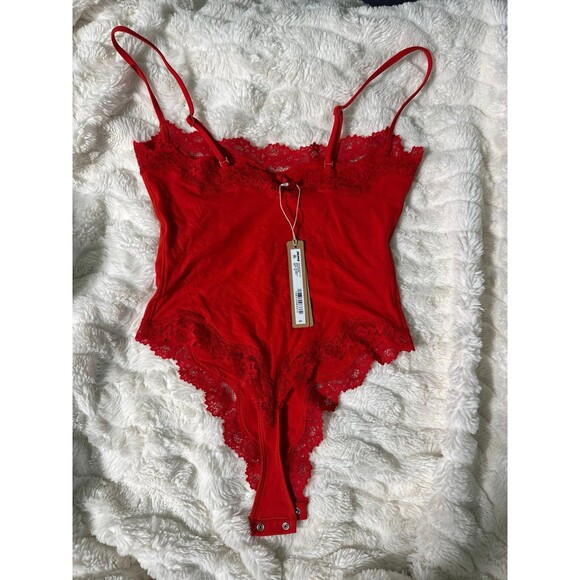 SKIMS Fits Everybody Lace Cami Bodysuit | Cayenne - Picture 3 of 5